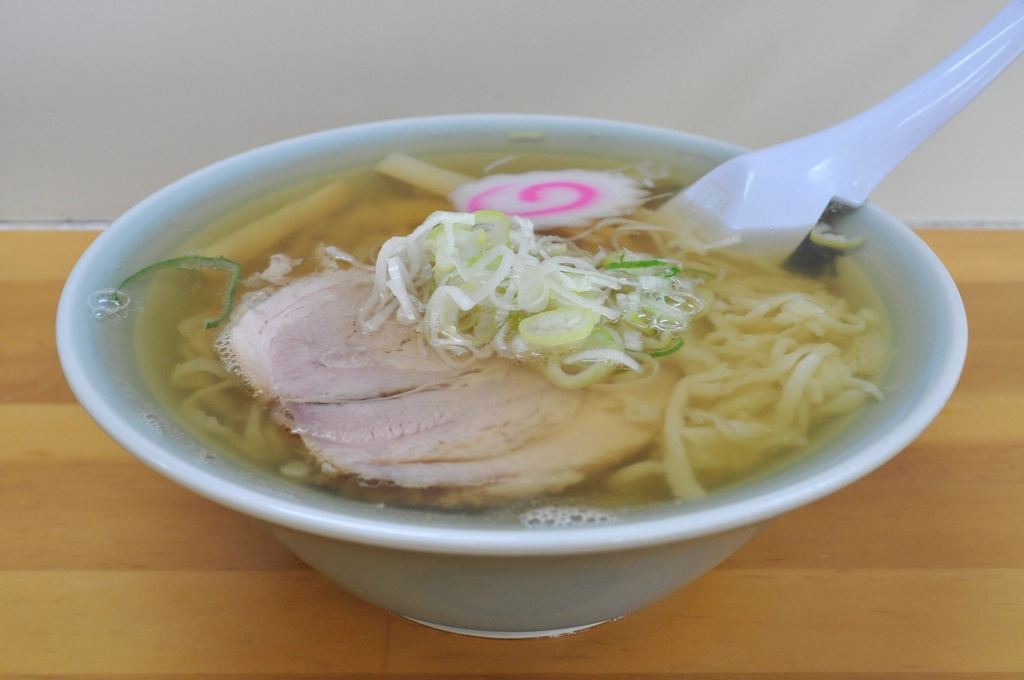 A bowl of Japanese ramen noodles